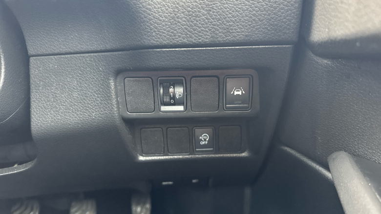 Nissan Qashqai 1.2 DiG-T N-Connecta 5dr Petrol Hatchback